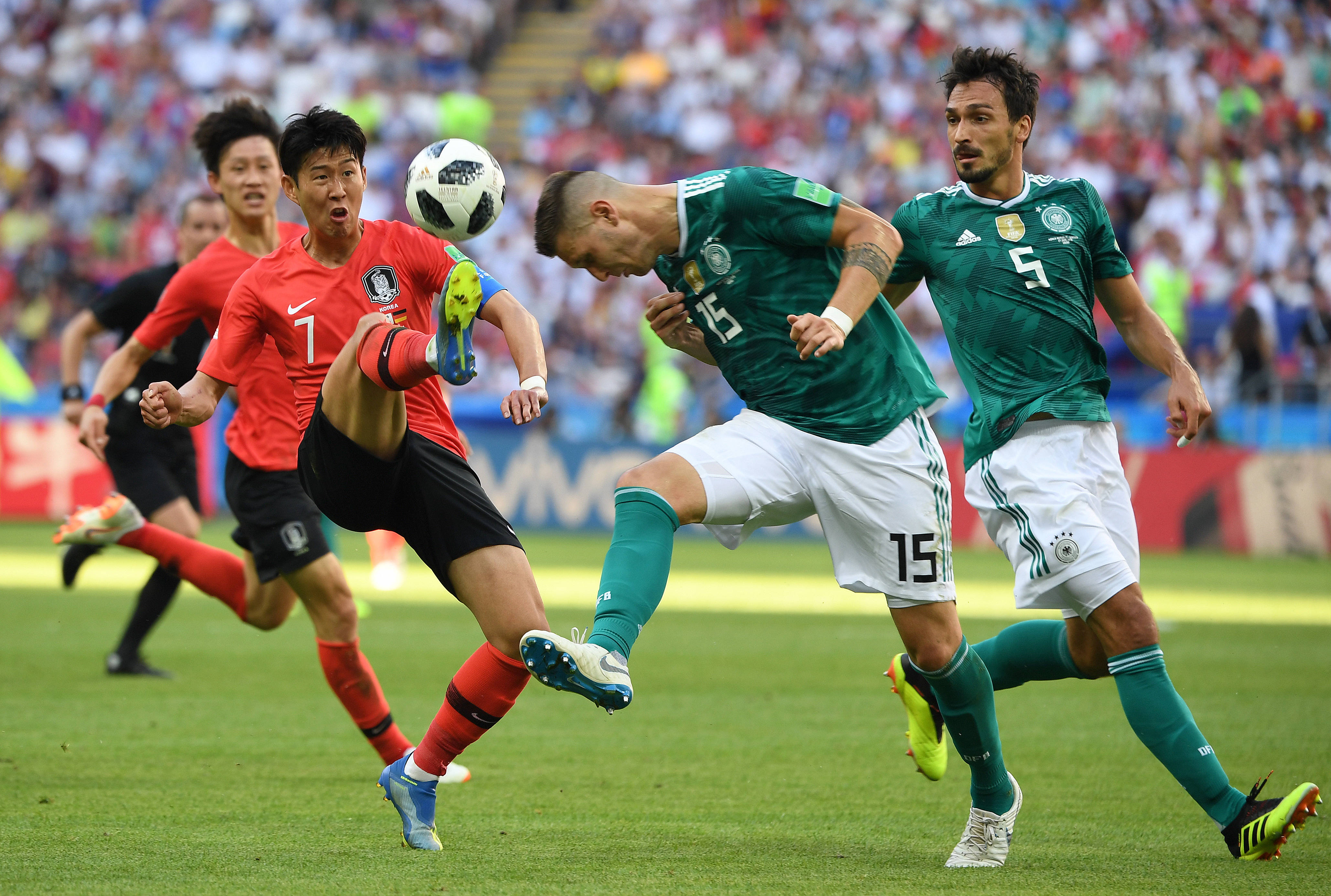 日本队完胜韩国队,安赛龙带队取胜 日本队完胜韩国队,安赛龙带队取胜