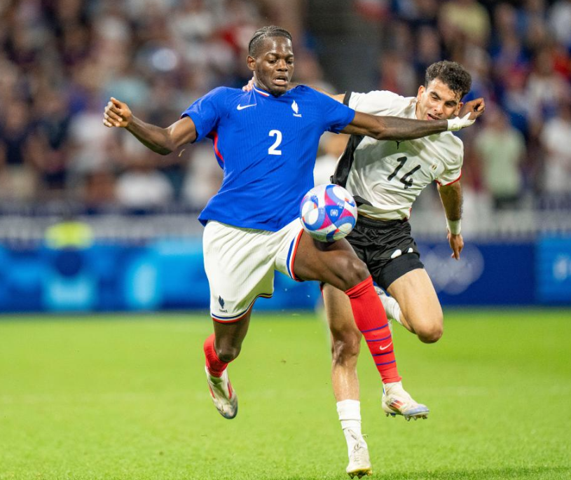 法国队完胜马来西亚队,黄鸭组合带队取胜 法国队完胜马来西亚队,黄鸭组合带队取胜