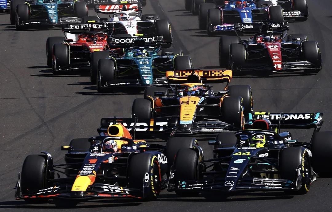 雷诺车队鏖战红牛二队,佩雷兹刷新纪录 雷诺车队鏖战红牛二队,佩雷兹刷新纪录