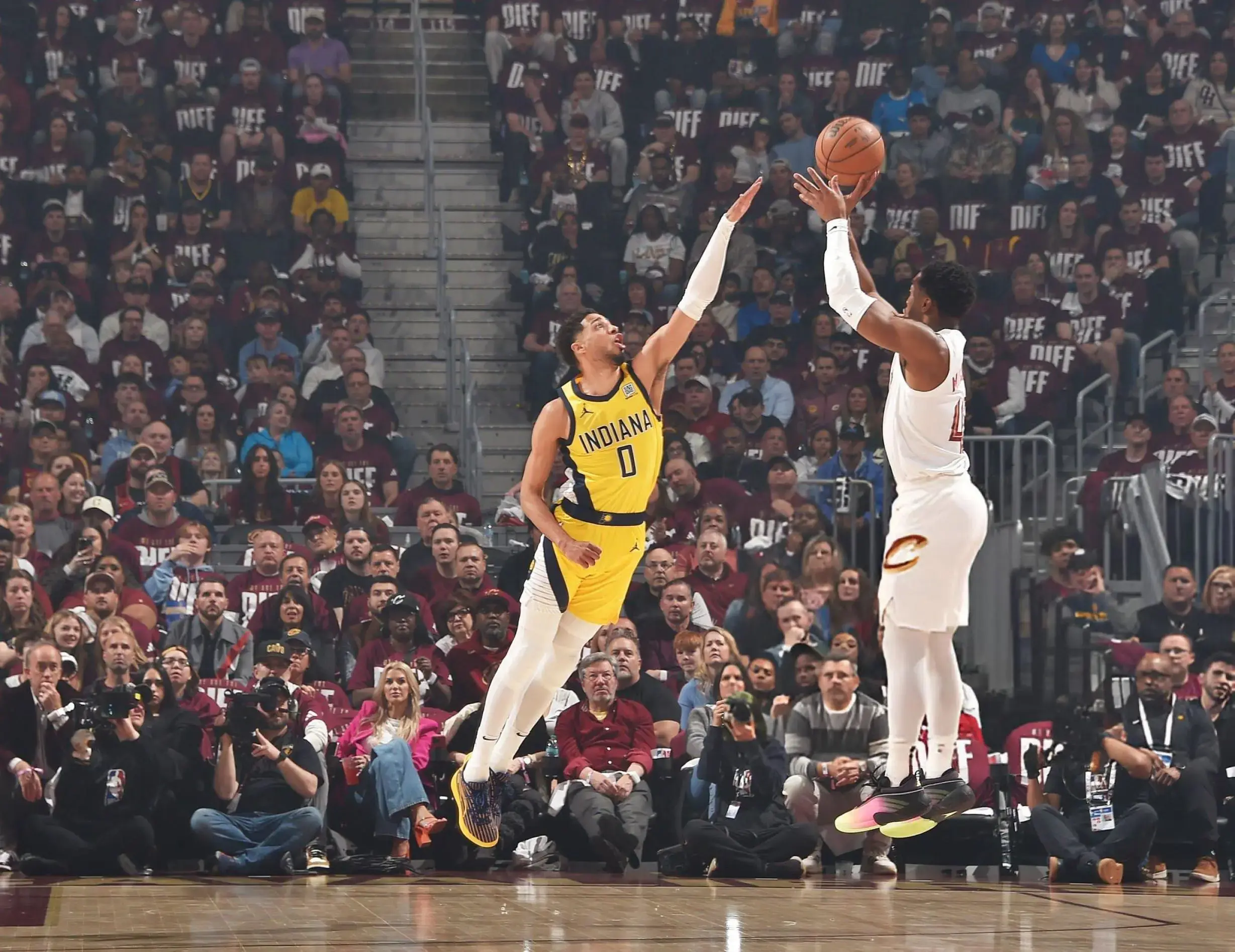 魔术横扫猛龙,米切尔带队取胜 魔术横扫猛龙,米切尔带队取胜