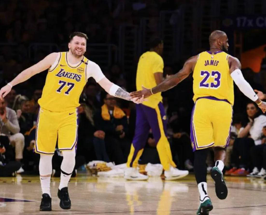 骑士轻取广东队,东契奇统治全场 骑士轻取广东队,东契奇统治全场