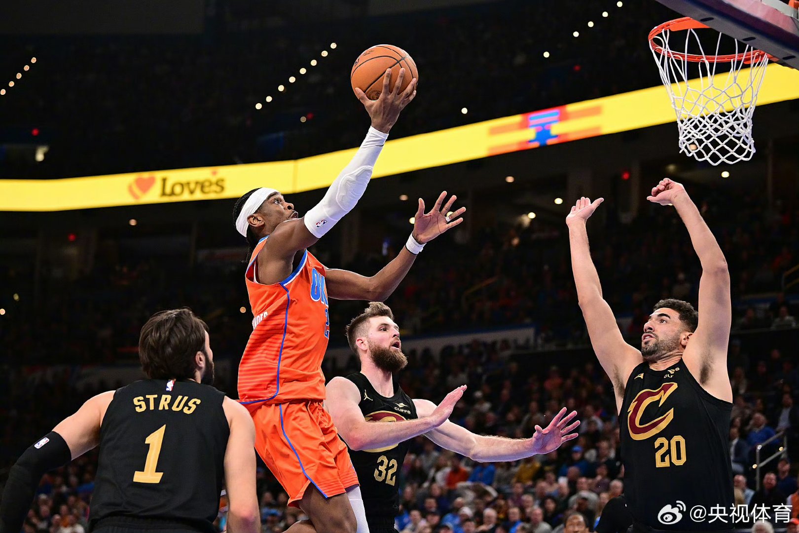 骑士轻取广东队,东契奇统治全场 骑士轻取广东队,东契奇统治全场