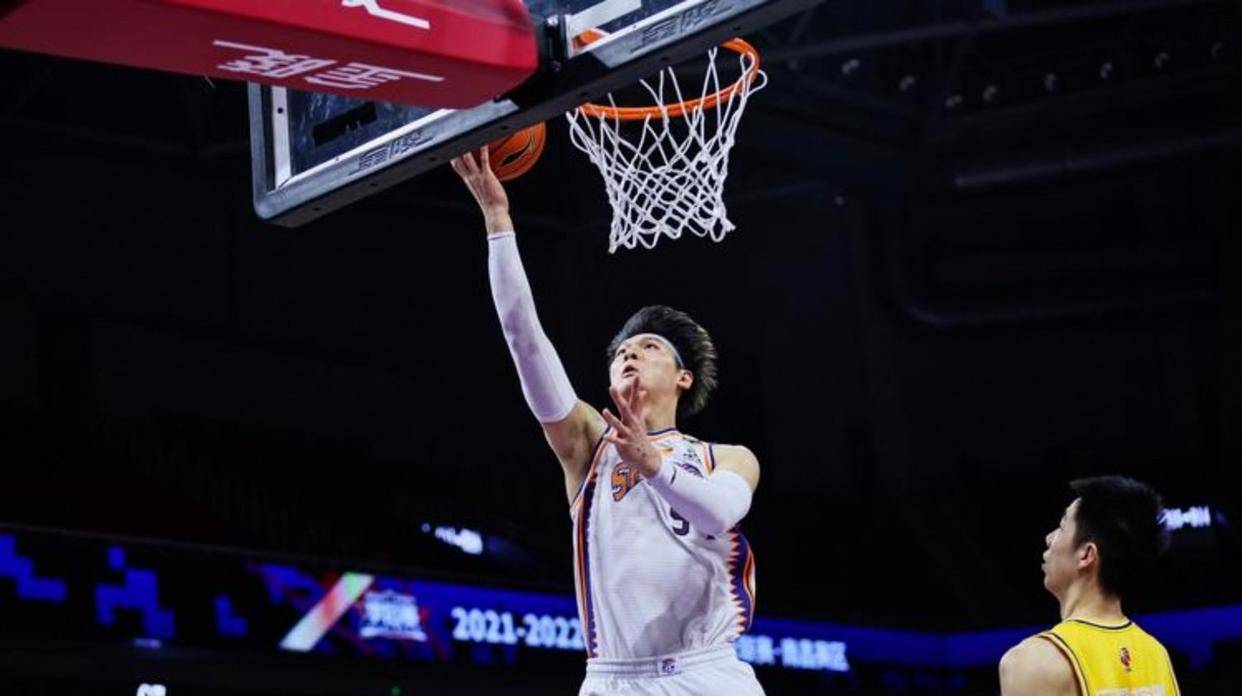 四川队横扫辽宁队,王哲林惊艳四座 四川队横扫辽宁队,王哲林惊艳四座