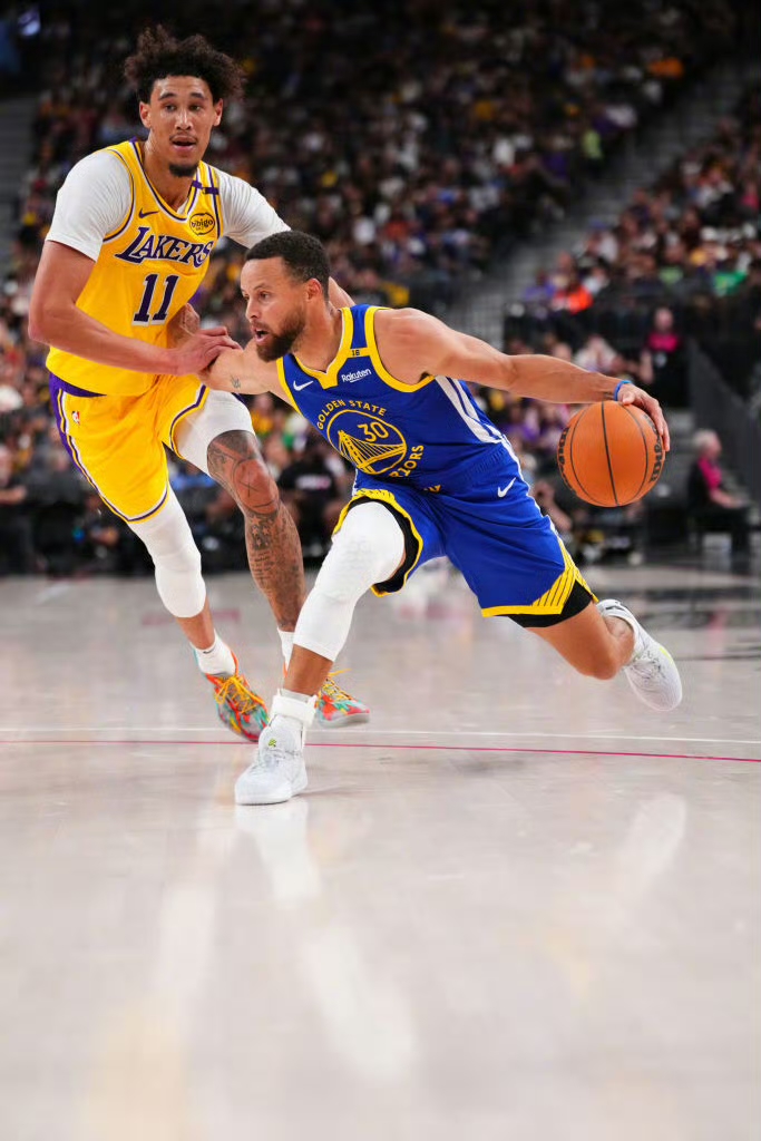 公牛险胜掘金，库里点燃赛场