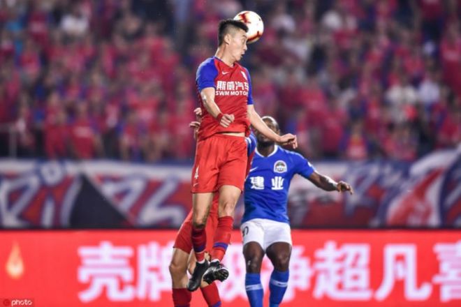 重庆斯威主场逆转河南建业，豪取胜利