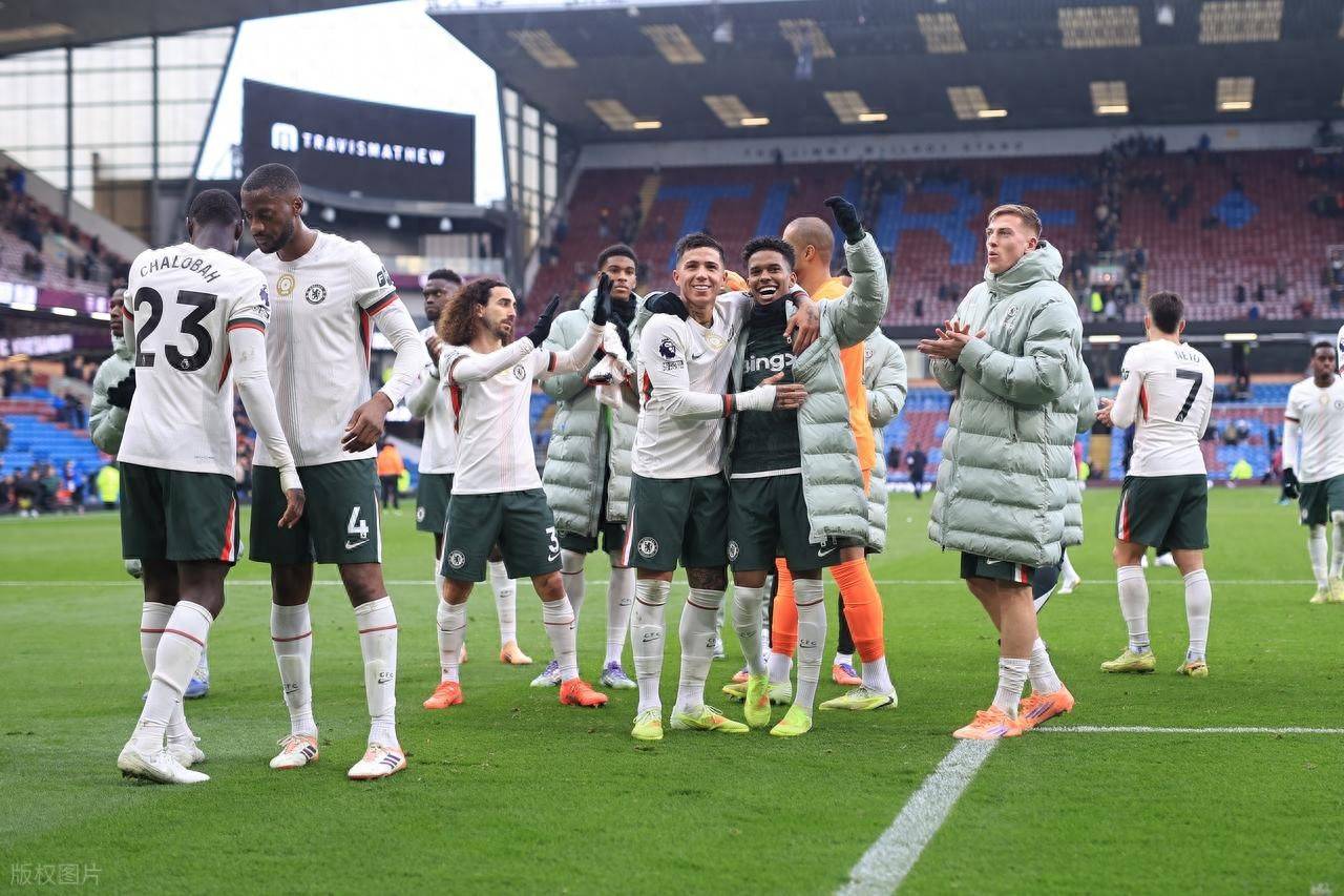 韩国轻取巴萨,法比尼奥点燃赛场 韩国轻取巴萨,法比尼奥点燃赛场