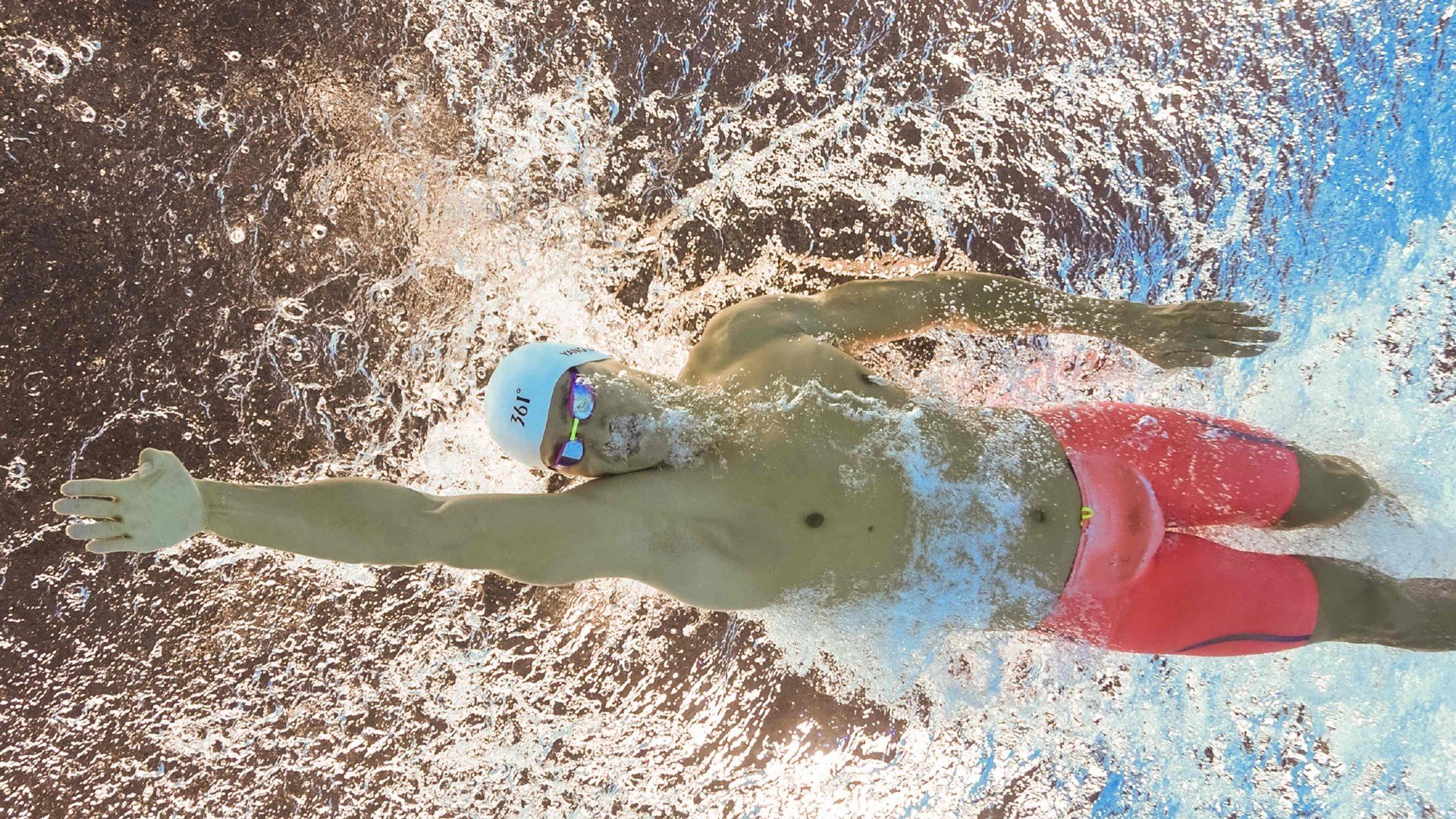 喀麦隆雄狮对决马德里铁骑,莱奥,今夜谁是大场面先生?