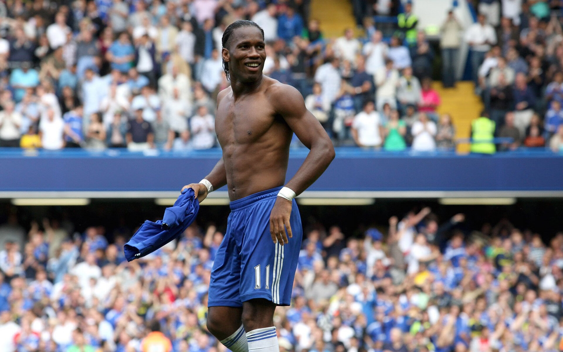 霓虹赛道上的孤胆英雄，久保建英的F1街道赛制胜之夜