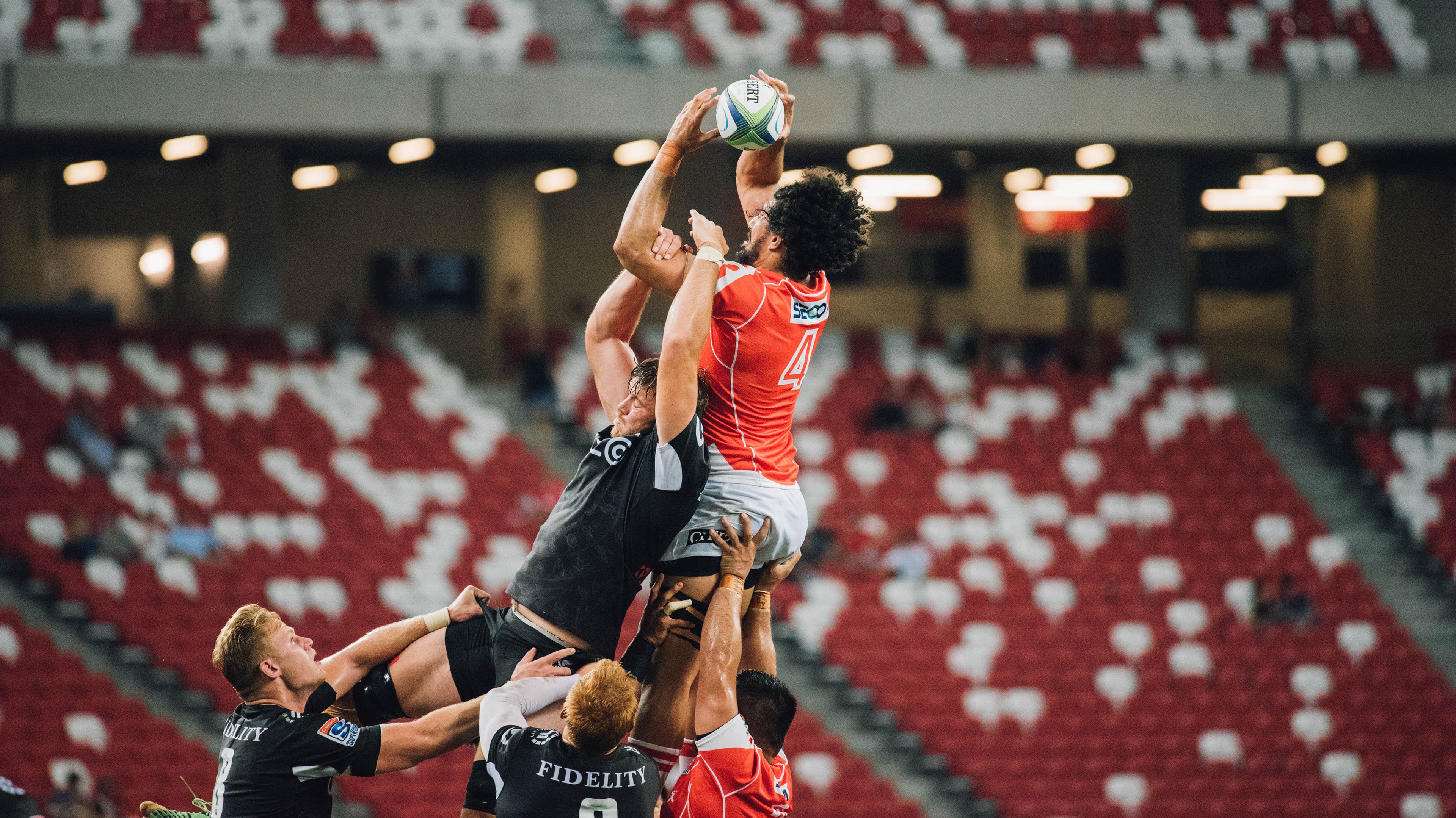 街道狂飙与赛场横扫,当F1引擎遇见篮球传奇