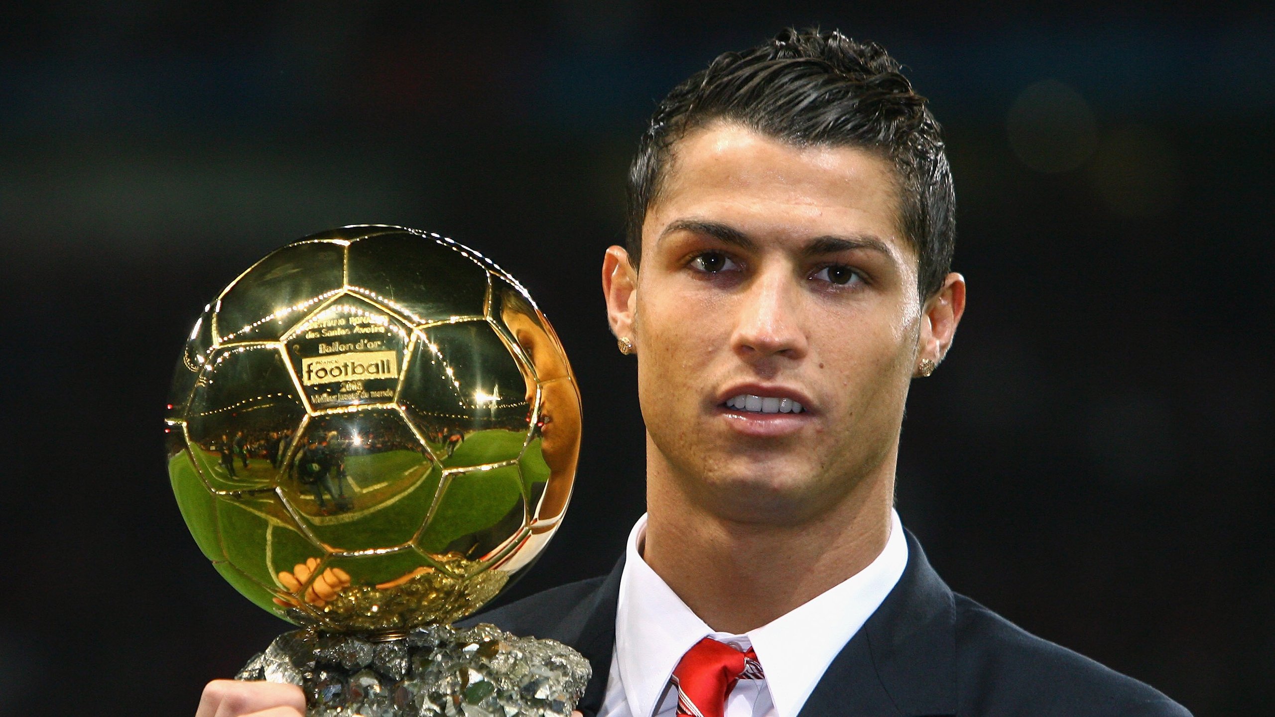 冰火交锋，哥伦比亚绝杀映衬哈兰德惊艳四座